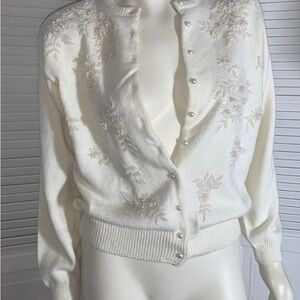 NWT Elegant White Cardigan with Floral Embroidery Size Small